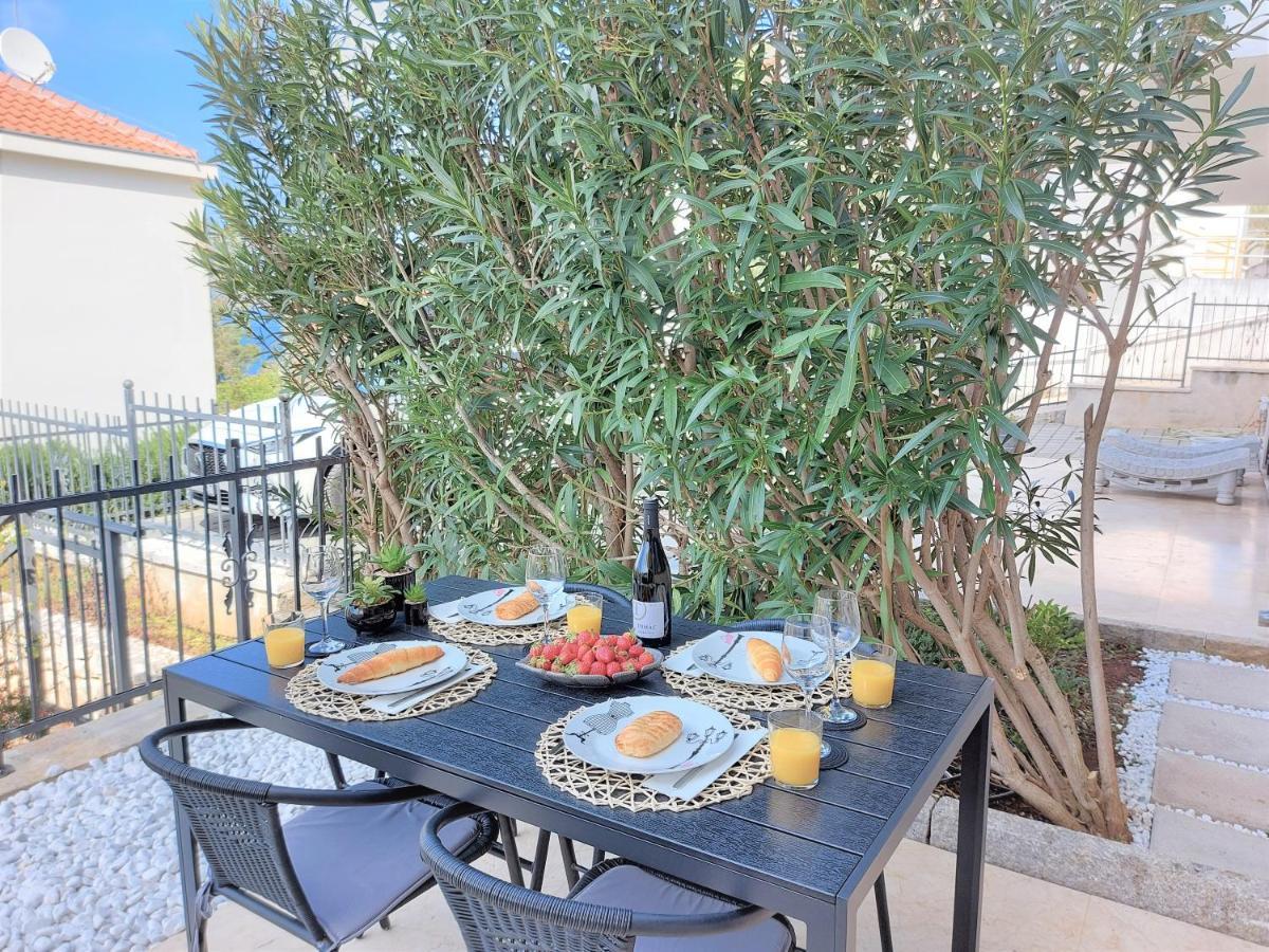 Apartment Livia Slatine Exterior photo