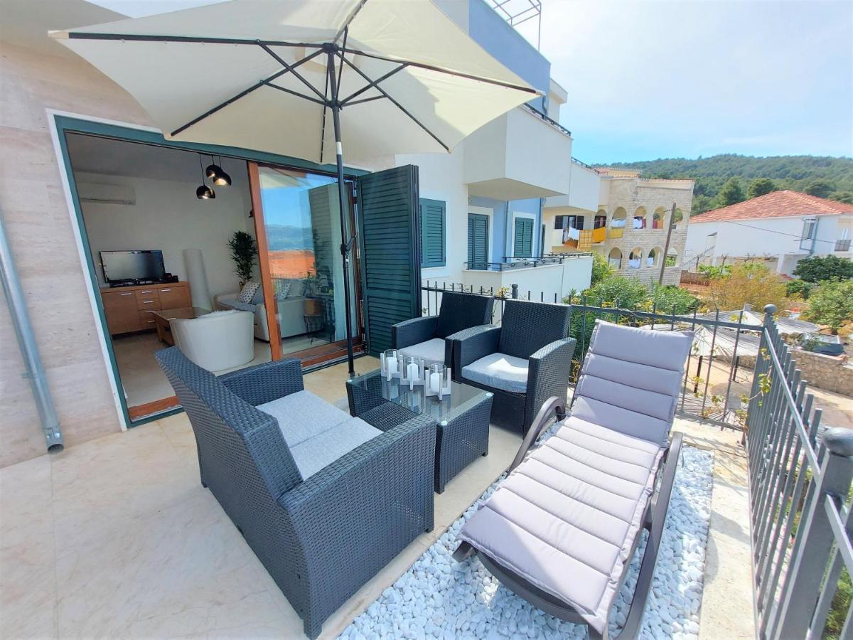 Apartment Livia Slatine Exterior photo