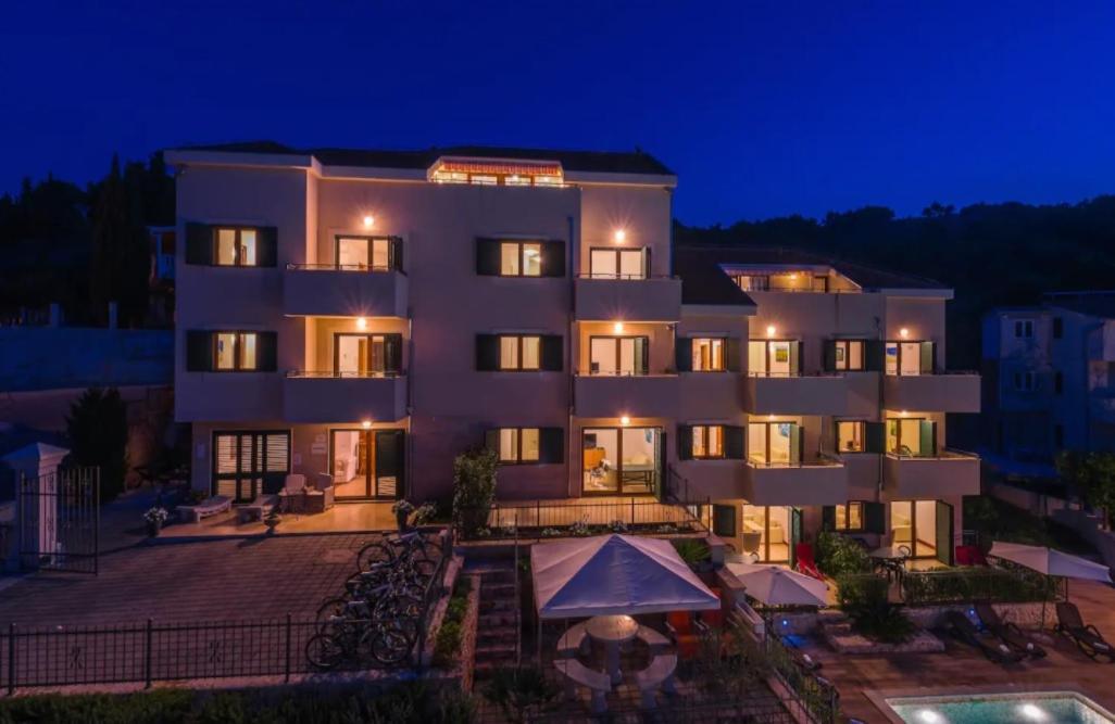 Apartment Livia Slatine Exterior photo
