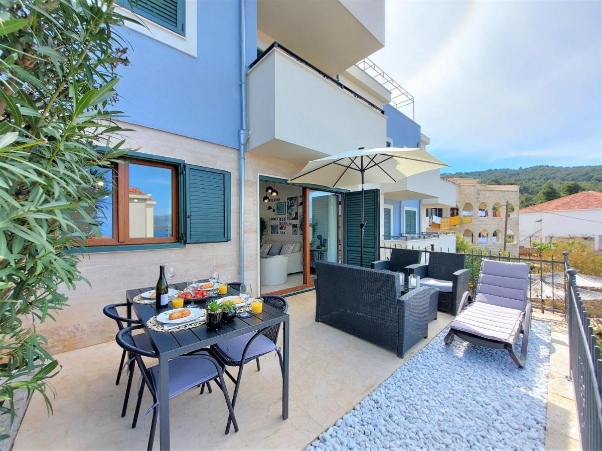 Apartment Livia Slatine Exterior photo