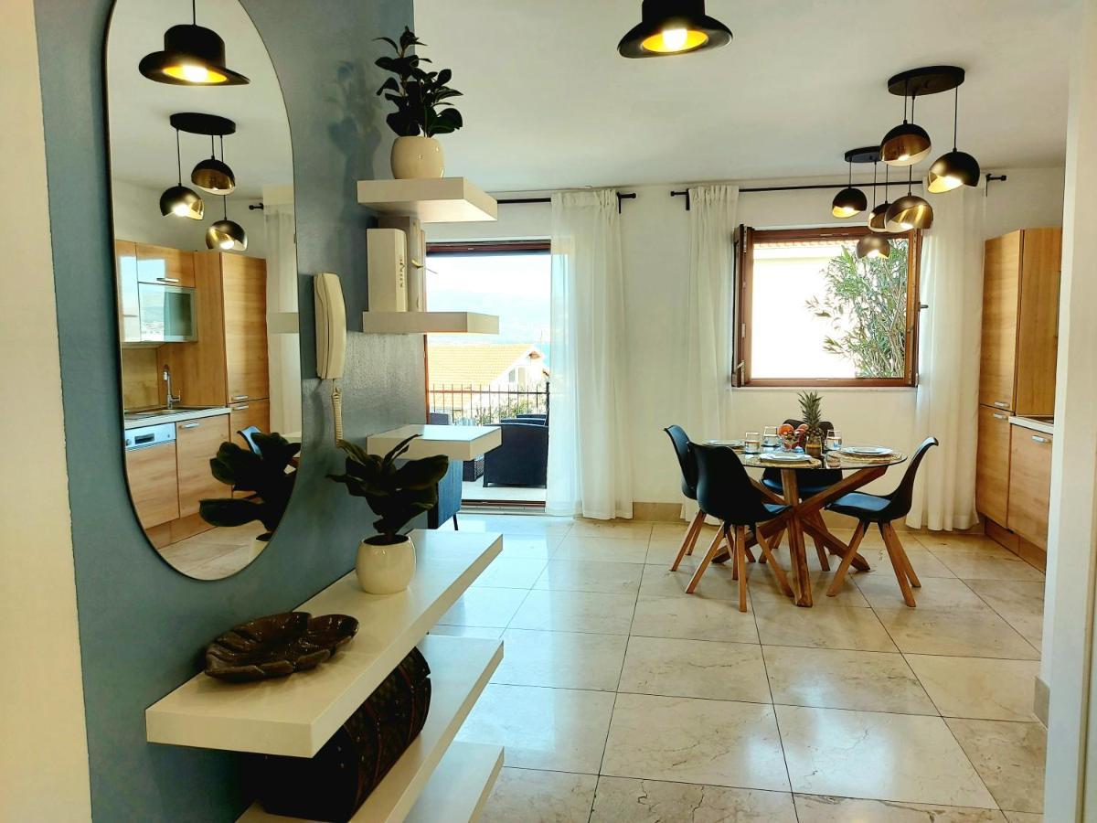 Apartment Livia Slatine Exterior photo