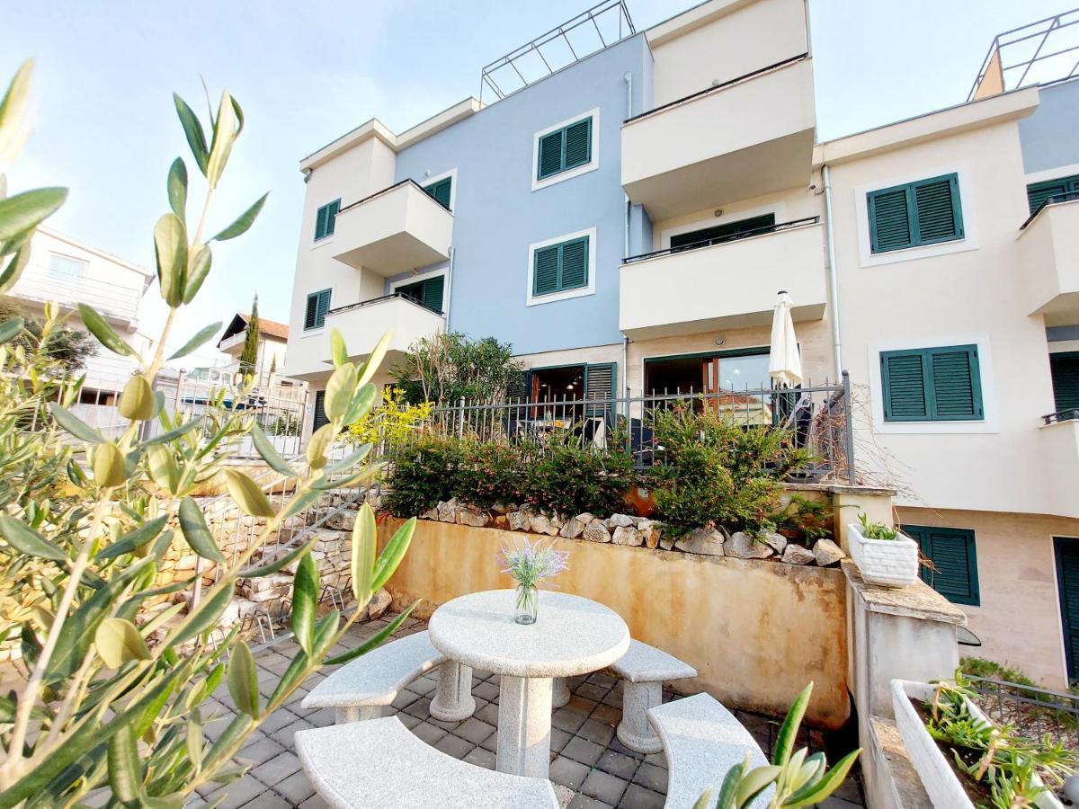 Apartment Livia Slatine Exterior photo